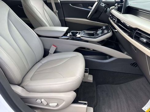 Certified 2023 Lincoln Nautilus AWD w/ Premium Package image 11