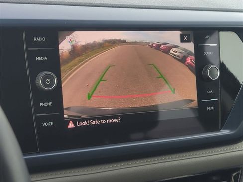 Used 2024 Volkswagen Taos SE image 18