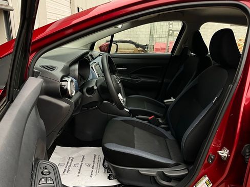Used 2025 Nissan Versa SV image 10