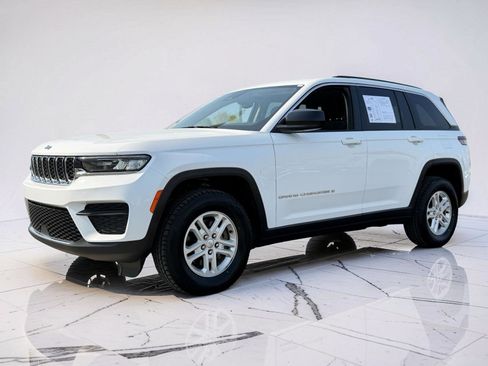 Used 2023 Jeep Grand Cherokee Laredo RWD image 4