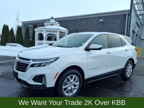 Used 2023 Chevrolet Equinox LT image 2