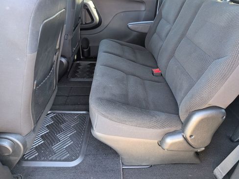 Used 2018 Dodge Grand Caravan SE image 9