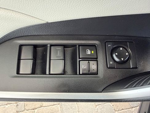 Used 2021 Toyota RAV4 XLE w/ Convenience Package AWD/4WD image 17