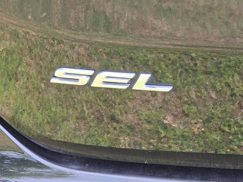 Used 2024 Ford Edge SEL AWD/4WD image 9