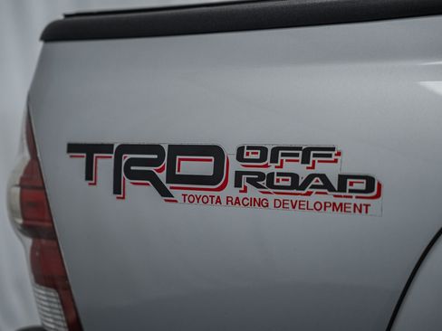 Used 2013 Toyota Tacoma 4x4 Access Cab V6 w/ TRD Off-Road Pkg image 25