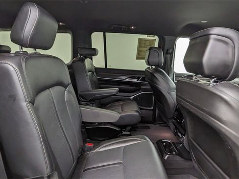 Used 2024 Jeep Wagoneer Series III image 42