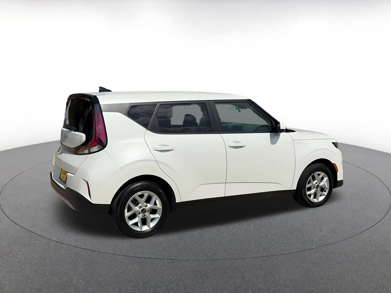 Used 2025 Kia Soul LX w/ LX Technology Package FWD image 14