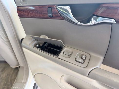 Used 2002 Cadillac De Ville Sedan 4D w/ Comfort/Convenience Pkg image 16