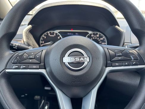 Used 2025 Nissan Altima 2.5 SV FWD image 29