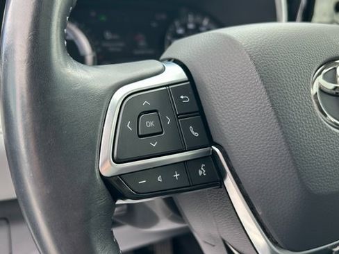 Used 2021 Toyota Highlander XLE image 26