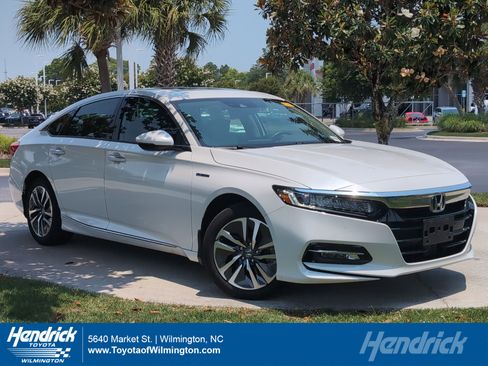 Used 2020 Honda Accord Touring image 1