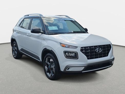 New 2026 Hyundai Venue SEL FWD image 3