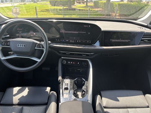 Used 2025 Audi Q5 Prestige w/ 20" Wheel Package AWD/4WD image 30