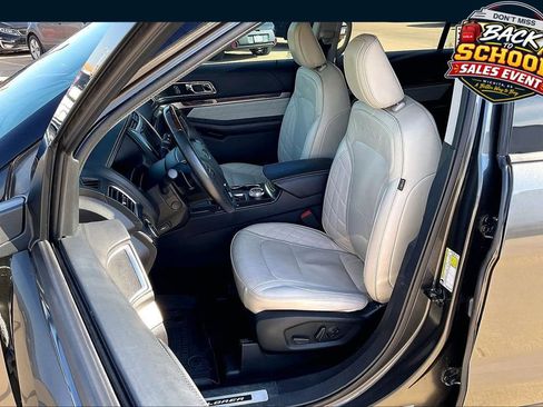 Used 2019 Ford Explorer Platinum AWD/4WD image 25