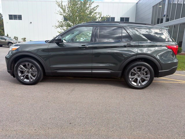 Used 2024 Ford Explorer XLT w/ Equipment Group 202A AWD/4WD image 8