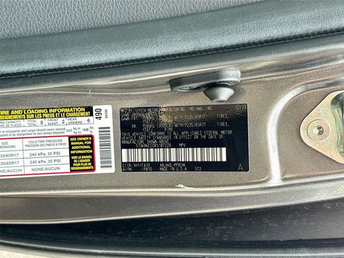 Used 2024 Toyota Sienna LE image 33