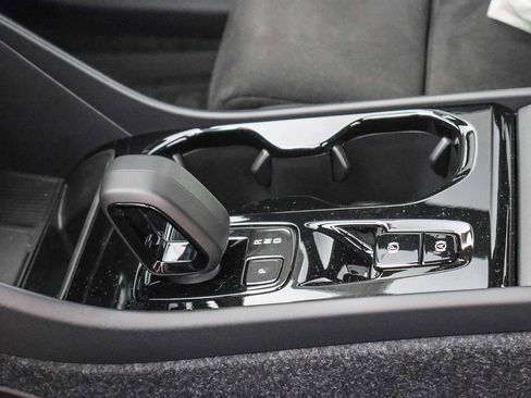 New 2026 Volvo XC40 B5 Ultra w/ Climate Package AWD/4WD image 29