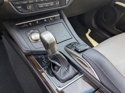 Used 2016 Lexus ES 350 w/ Luxury Package w/Wood Trim FWD image 12