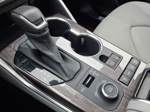 Used 2021 Toyota Highlander Limited image 18