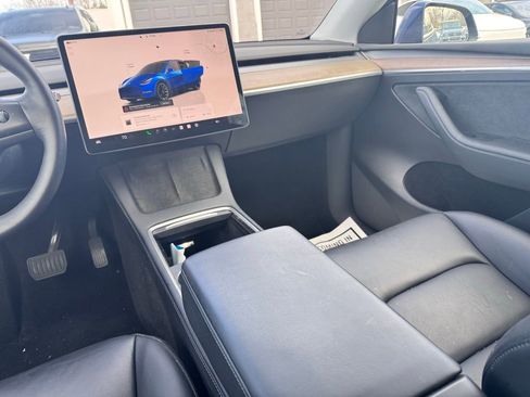 Used 2022 Tesla Model Y Long Range image 18