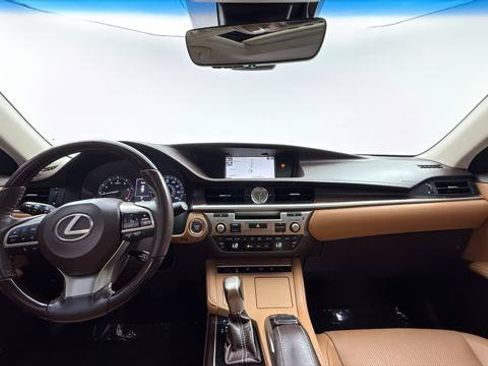 Used 2018 Lexus ES 350 w/ Luxury Package w/Wood Trim FWD image 26