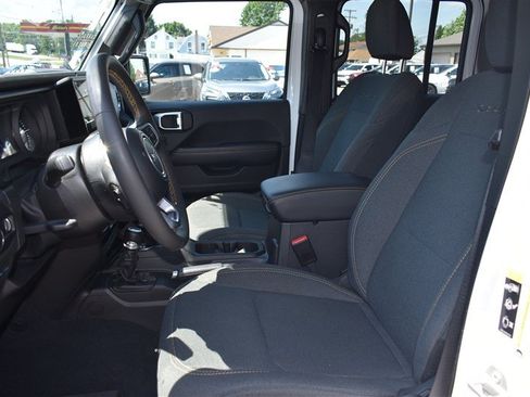 Used 2024 Jeep Wrangler Unlimited Sahara w/ Technology Group AWD/4WD image 11