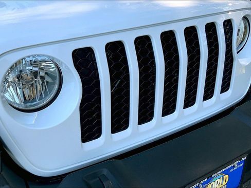 Used 2020 Jeep Gladiator Sport w/ Quick Order Package 24S AWD/4WD image 24