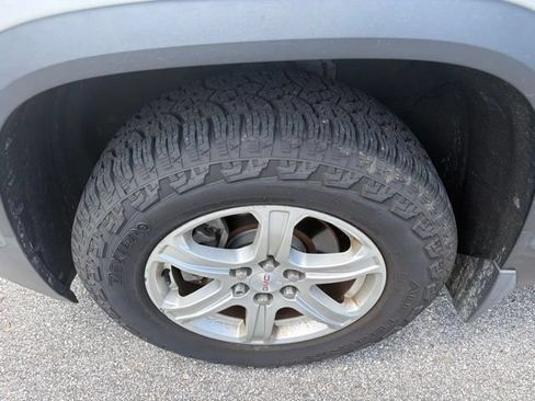 Used 2018 GMC Acadia SLE w/ LPO, Protection Package FWD image 3