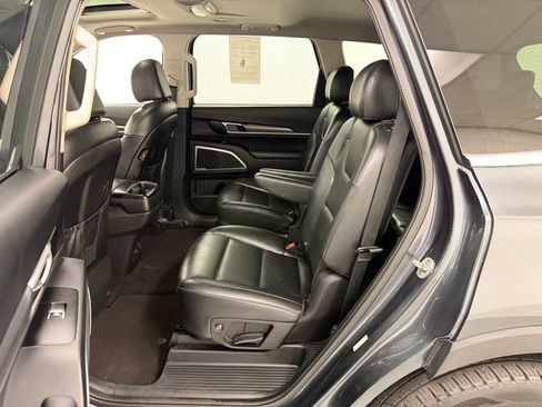 Used 2022 Kia Telluride S FWD image 19