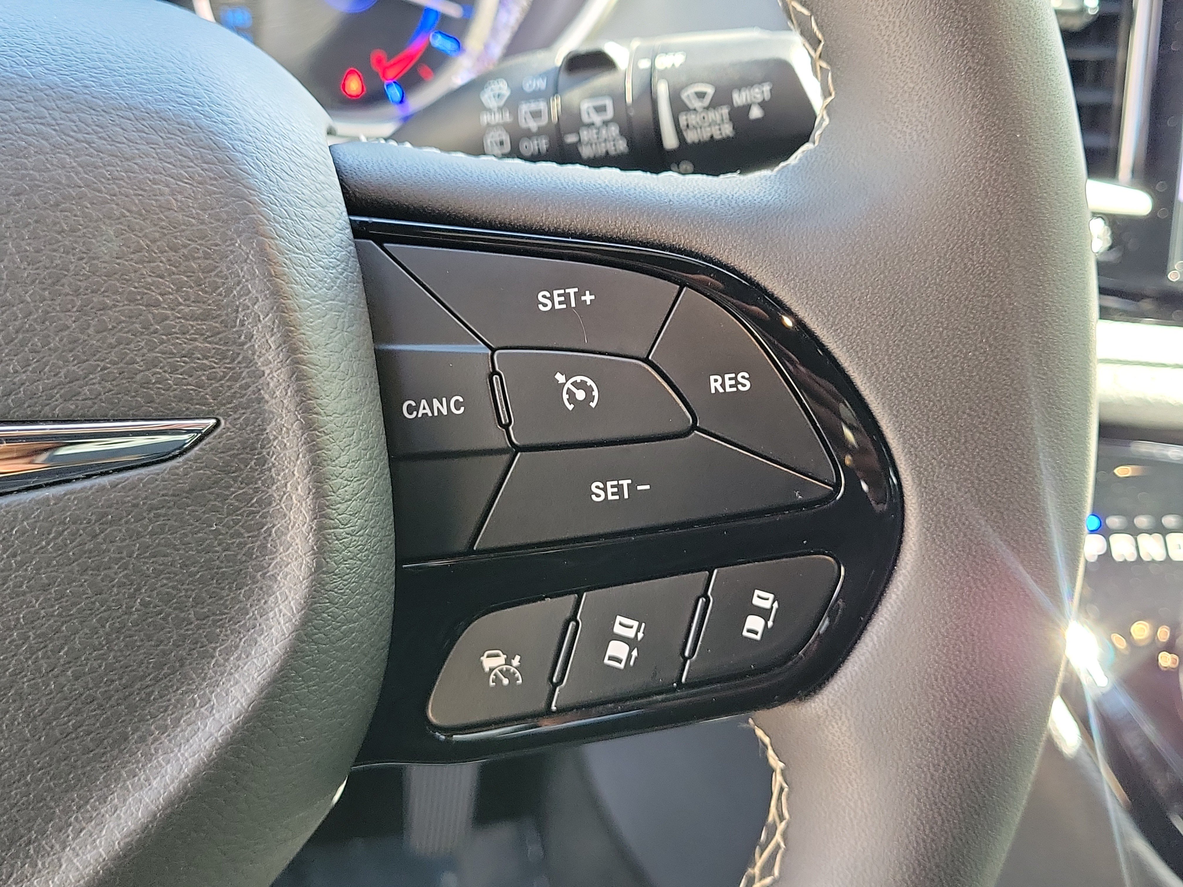 Used 2024 Chrysler Pacifica Limited FWD image 19