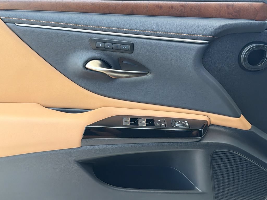 Certified 2025 Lexus ES 350 w/ Accessory Package (Z1) FWD image 29