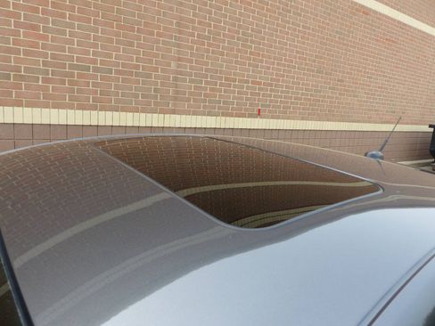 Used 2017 Ford Fusion SE w/ Equipment Group 201A FWD image 16