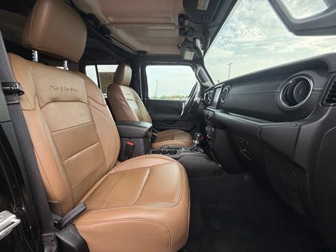 Used 2023 Jeep Wrangler Unlimited Sahara w/ Cold Weather Group AWD/4WD image 29