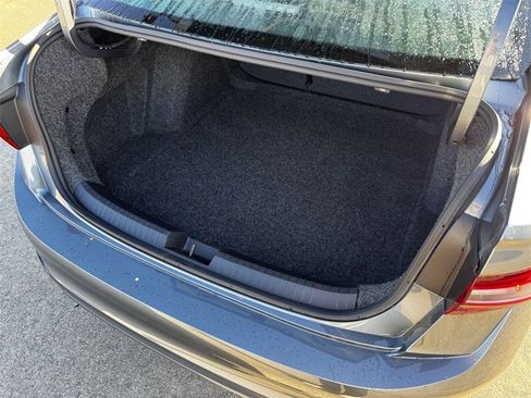 Used 2025 Volkswagen Jetta SE image 32