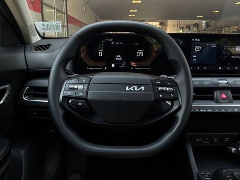 Used 2025 Kia K4 FWD image 33