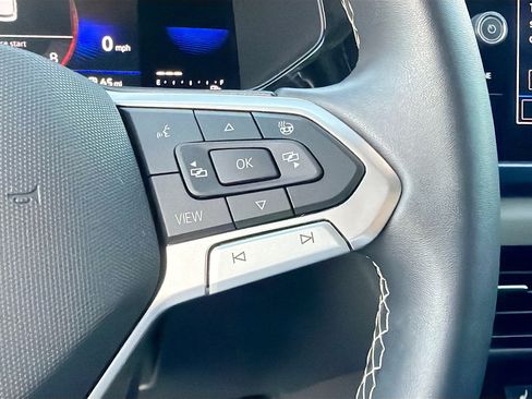 Used 2023 Volkswagen Taos SE w/ Panoramic Sunroof Package FWD image 38