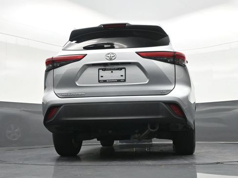 Used 2023 Toyota Highlander LE FWD image 25