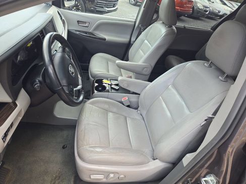 Used 2015 Toyota Sienna XLE Premium image 14