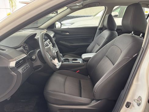 Used 2025 Nissan Altima 2.5 SV FWD image 27