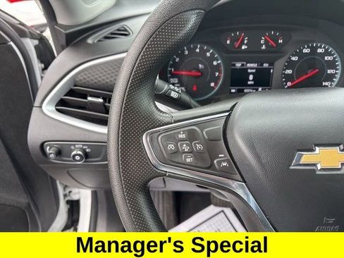 Used 2024 Chevrolet Malibu LT FWD image 17