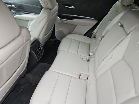 Used 2022 Cadillac XT4 Luxury w/ Cold Weather Package FWD image 27