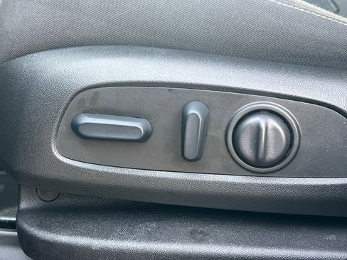 Used 2025 Chevrolet Blazer LT image 24