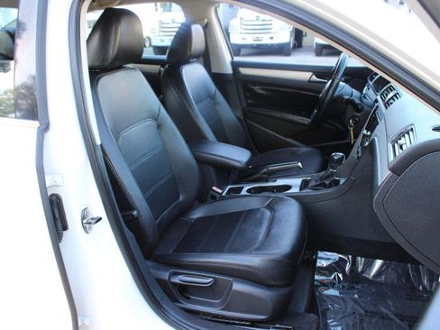 Used 2013 Volkswagen Passat 2.5 SE image 10