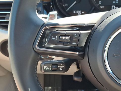 Used 2023 Porsche Macan AWD/4WD image 23