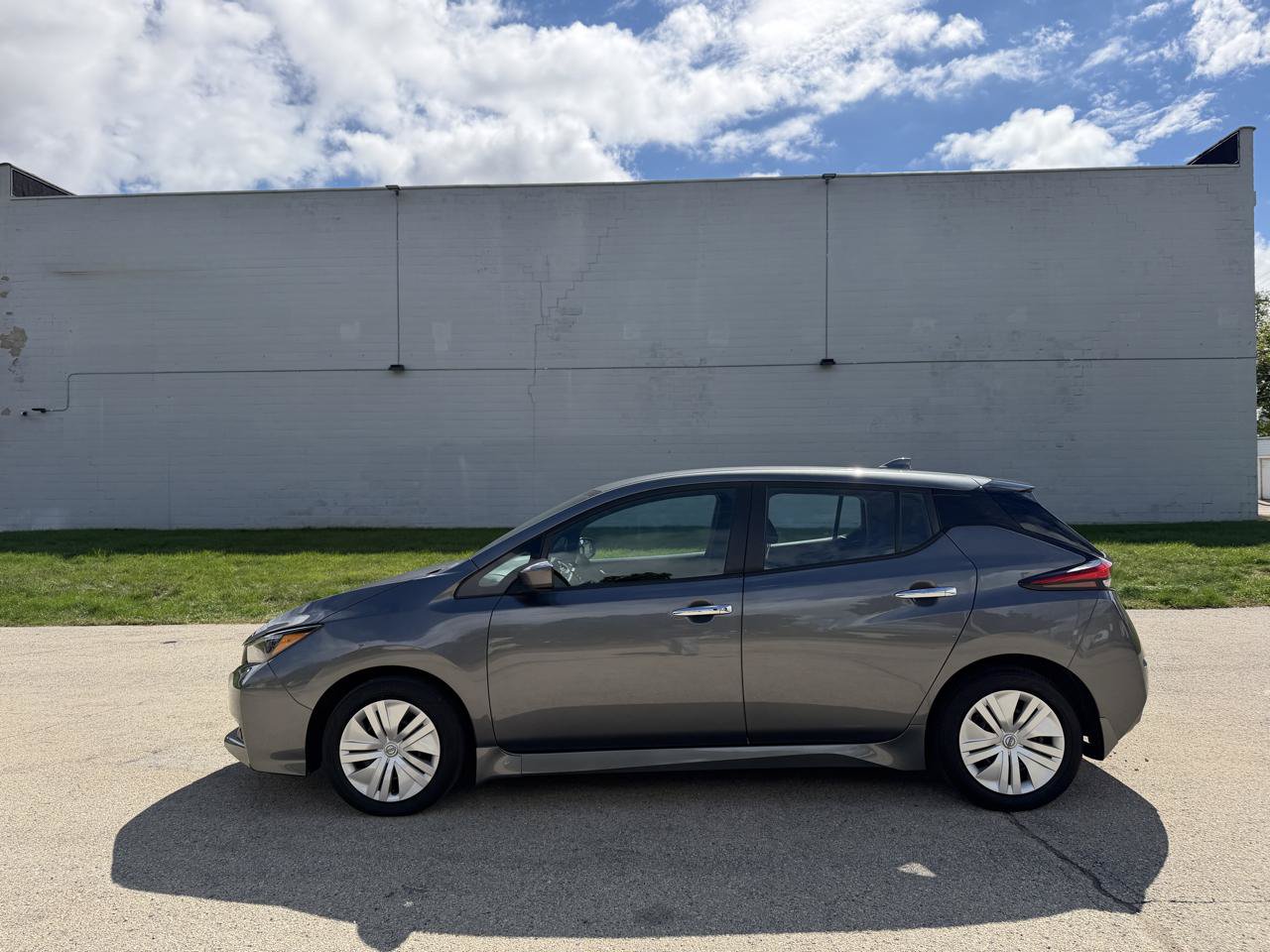 Used 2025 Nissan Leaf S FWD image 4