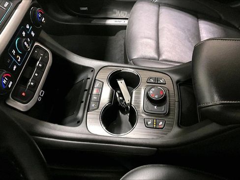 Used 2023 GMC Acadia SLT image 18