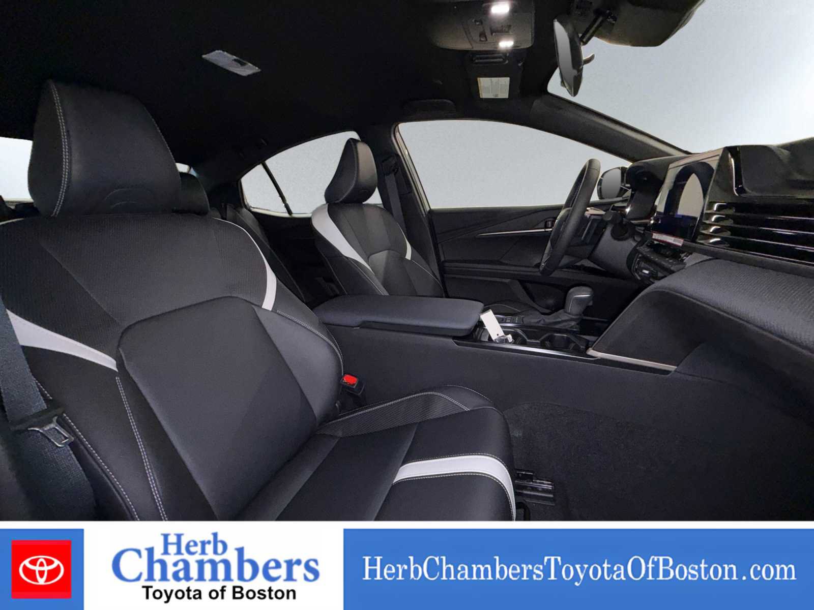 Used 2026 Toyota Camry SE FWD image 7