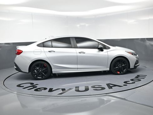 Used 2018 Chevrolet Cruze LT w/ Redline Edition image 10