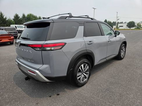 Used 2024 Nissan Pathfinder SL AWD/4WD image 17