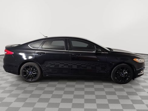 Used 2018 Ford Fusion SE w/ Equipment Group 201A FWD image 9